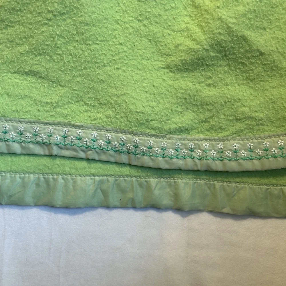 Vintage Acrylic Mint Green Blanket 72x94 Satin Embroidered Trim MCM Retro Soft